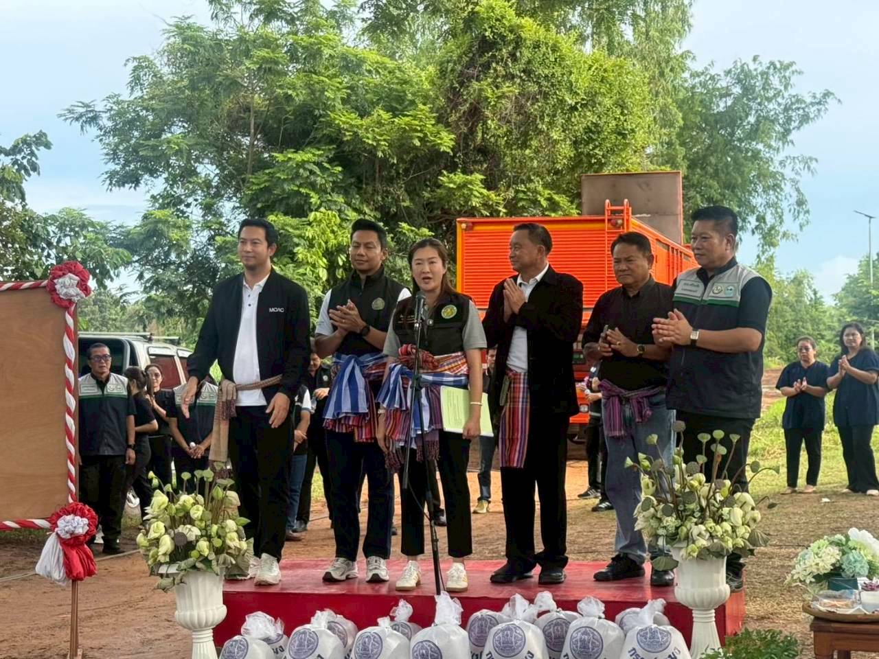 title - ส.ป.ก. ร่วมติดตามรัฐมนตรีช่วยว่าการกระทรวงเกษตรและสหกรณ์ (นางสาวปิยะรัฐชย์ ติยะไพรัช) และคณะ ลงพื้นที่ตรวจราชการในพื้นที่จังหวัดร้อยเอ็ด